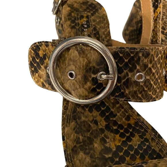 Topshop Sz 8.5 Tan NWT Snake Dakota Block 2” Heel Large Buckle Sandals - Picture 5 of 12